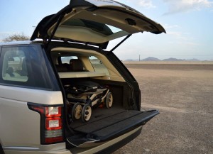 Range Rover 2013 has an automatic bootlid on top and bottom