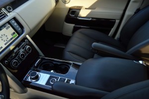 Range Rover continues with the dual view screen
