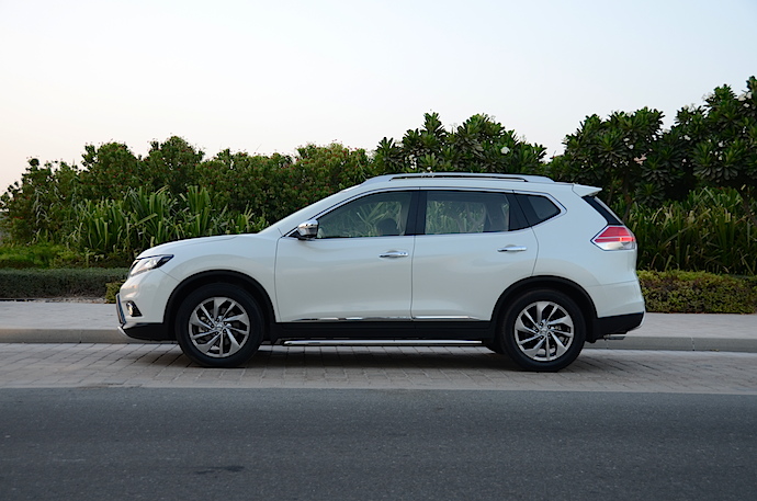 Review - 2011 Nissan X-TRAIL ST 2WD Review and Road Test