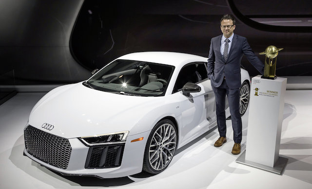Roland Schala, Audi R8 Project Manager, with the R8 Coupé and the “2016 World Performance Car” award.