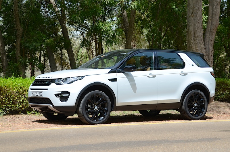 land-rover-discovery-sport-2016-roadside