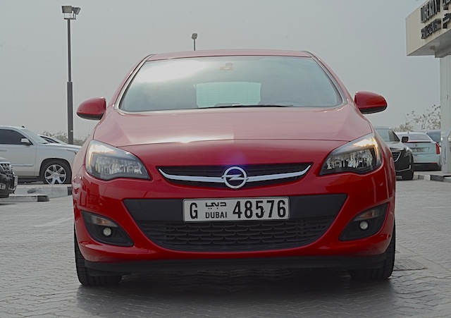Opel Astra front