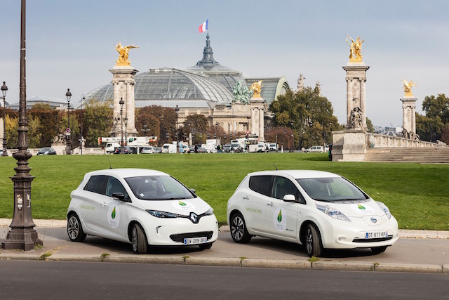 Renault Zoe and Nissan Leaf F in front of le Grand Palais in Paris