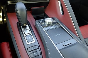 Lexus LC 500h touchpad