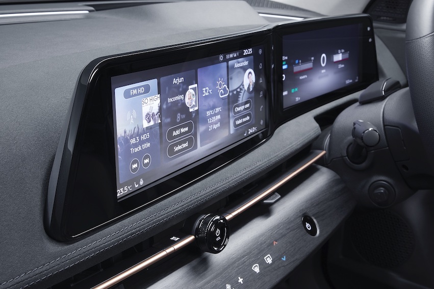 Nissan Ariya dual screen touch