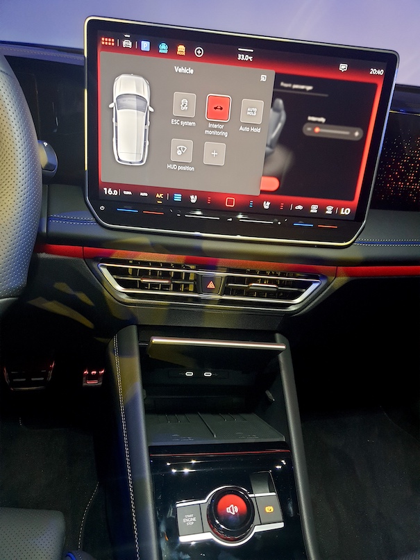 VW Tiguan 15 inch screen