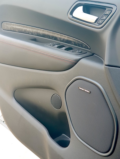 Dodge Durango 825W 19 speaker Harmon Kardon