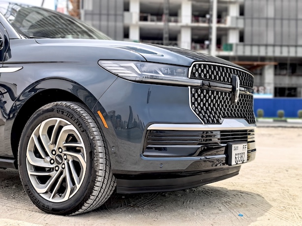 Lincoln Navigator grille design