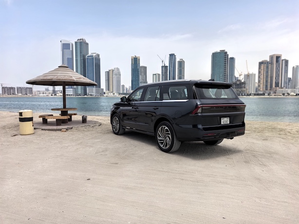 Lincoln Navigator full size luxury SUV