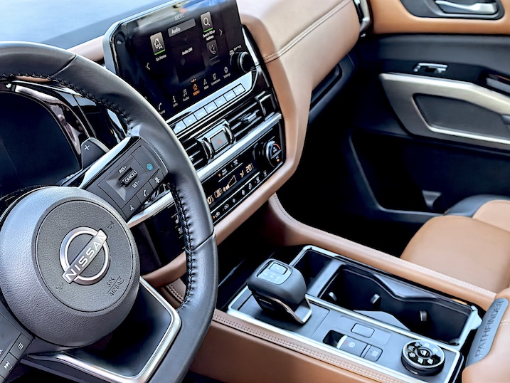 Nissan Pathfinder 9" touchscreen
