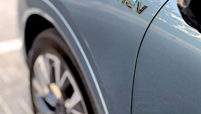 Soueast S08 hybrid SUV