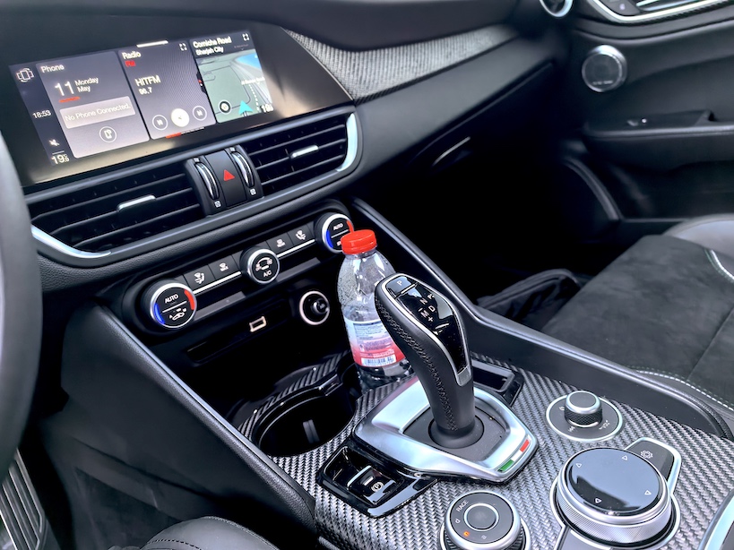 Alfa Romeo Giulia Quadrifoglio dashboard
