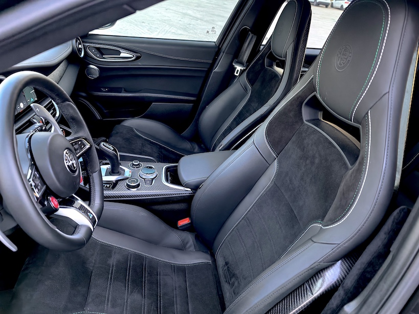 Alfa Romeo Giulia Quadrifoglio front seats leather carbon fibre