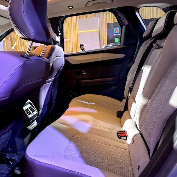 Nissan Tekton rear space