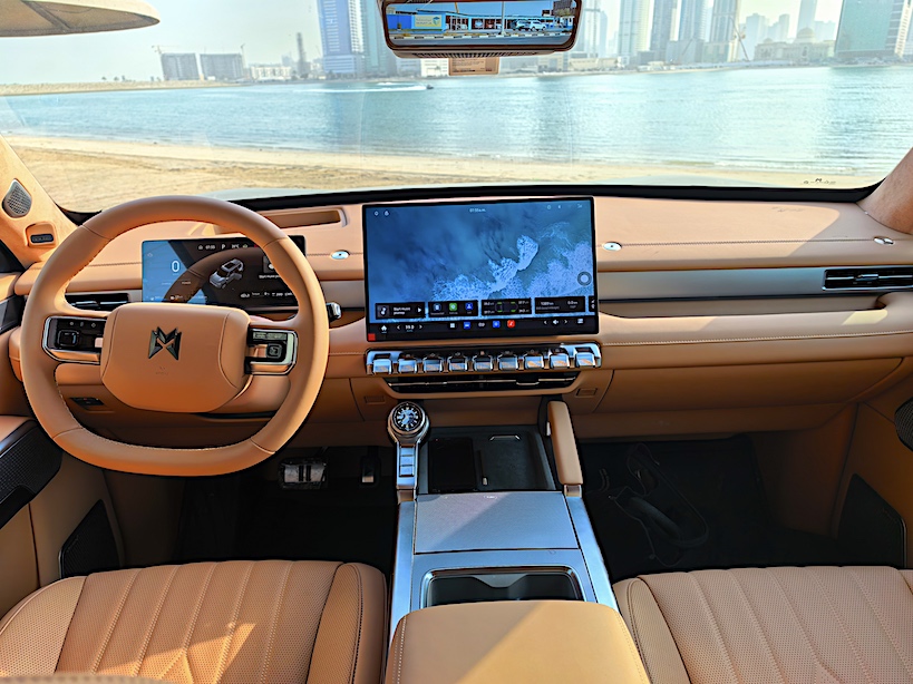 MHero II cabin front seats